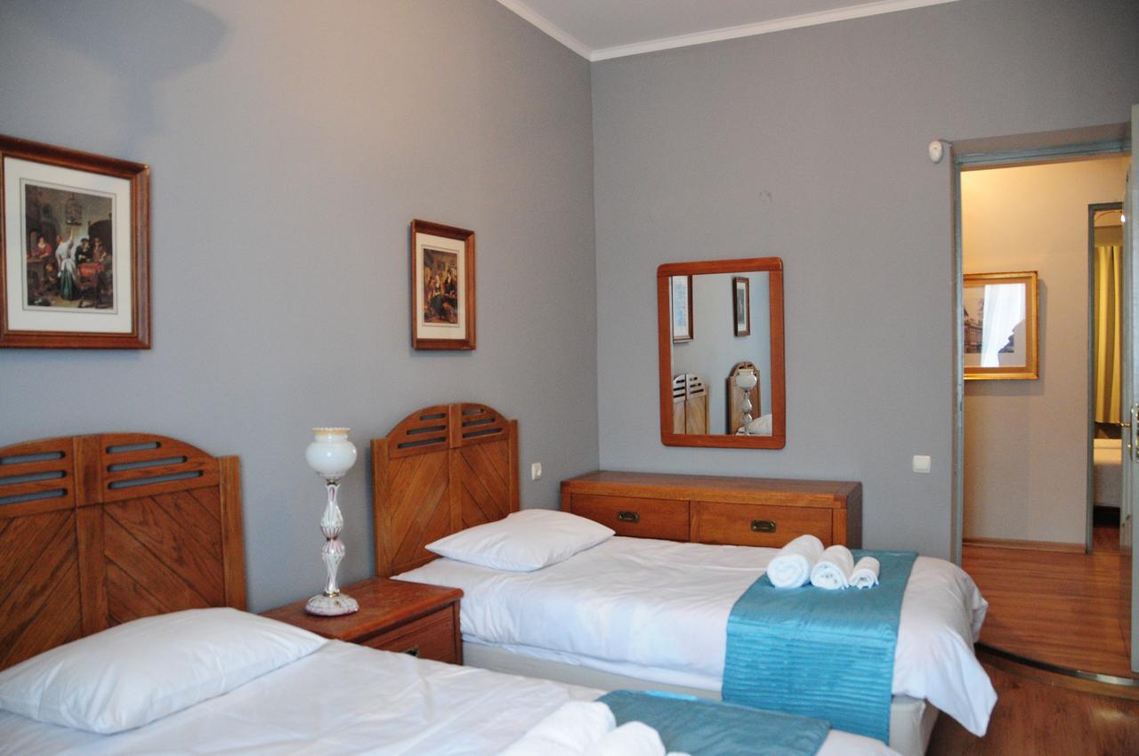 Хостел Tbilisioldhouse N52 Экстерьер фото
