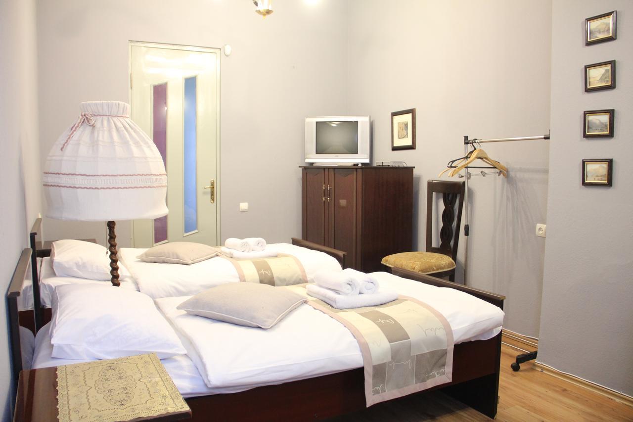 Хостел Tbilisioldhouse N52 Экстерьер фото